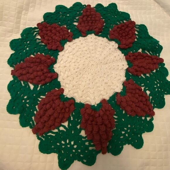 Grapes Knitted Centerpiece handmade vintage or use on small table as cloth top - Picture 2 of 8